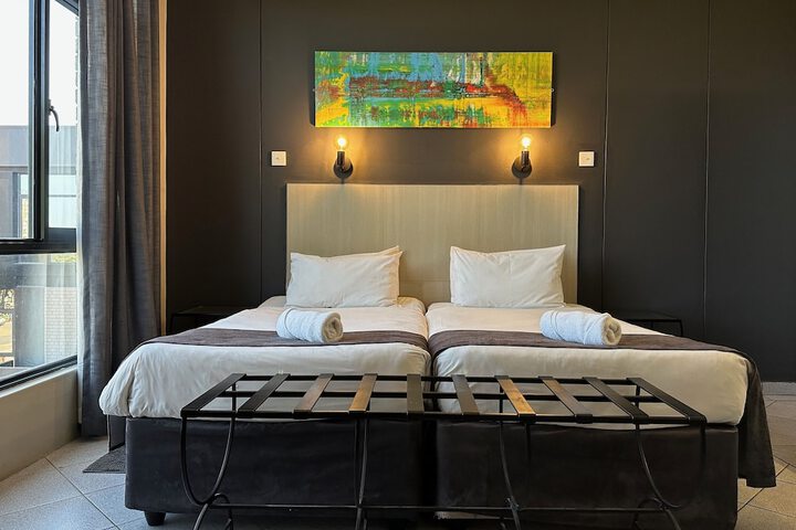 Room 16 of 38