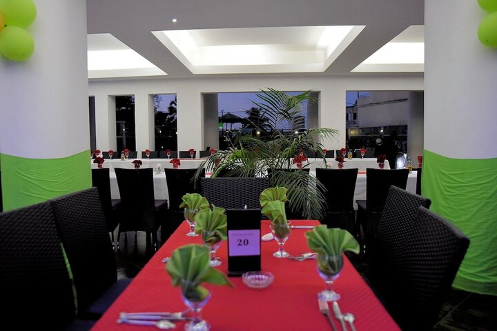 Dining 73 of 90