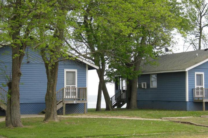 Exterior of Virginia Landing Camping Resort Cabin 17