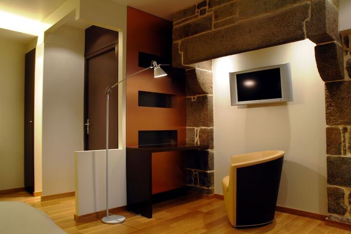 Room 20 of 33