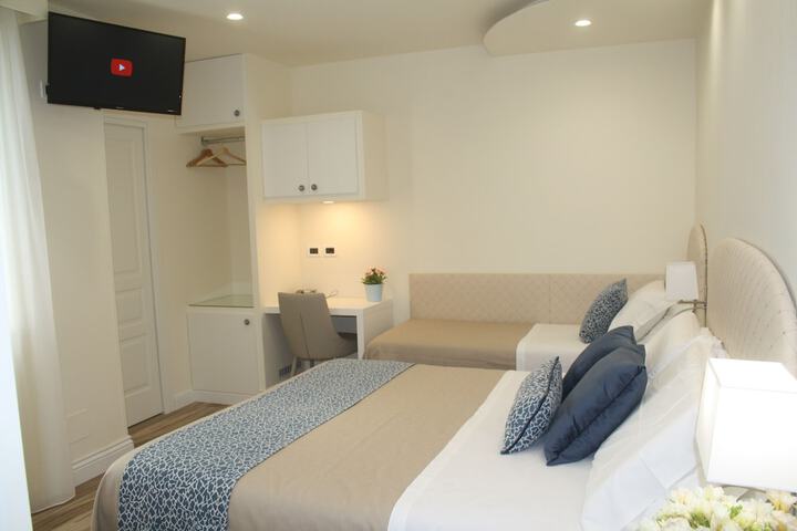 Room 7 of 33