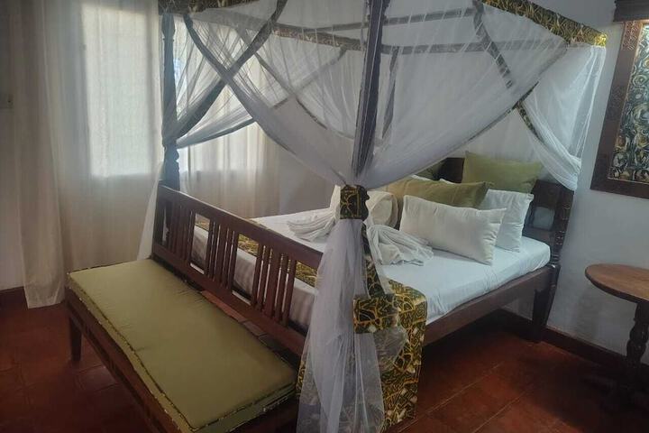 Room 9 of 34