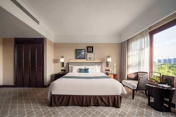 Room 18 of 156