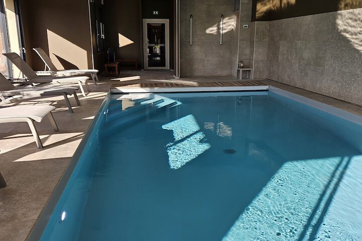 Pool 32 of 39