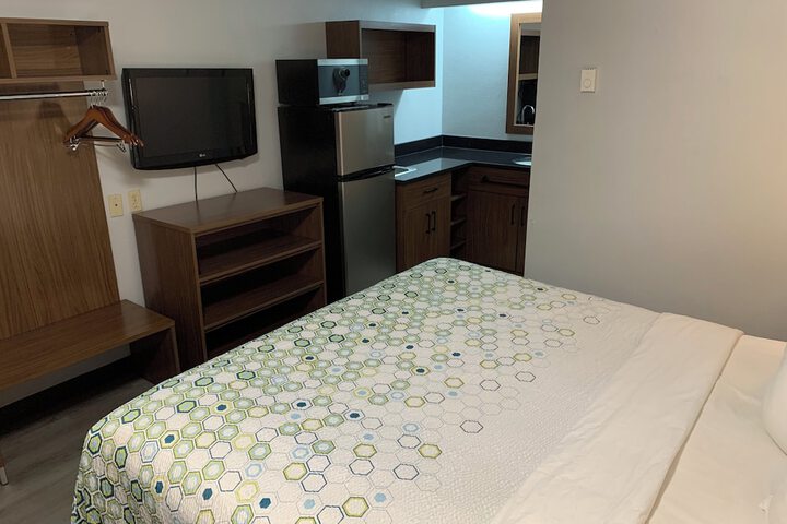 Studio 1 King Bed Smaller Room (1 of 9)
