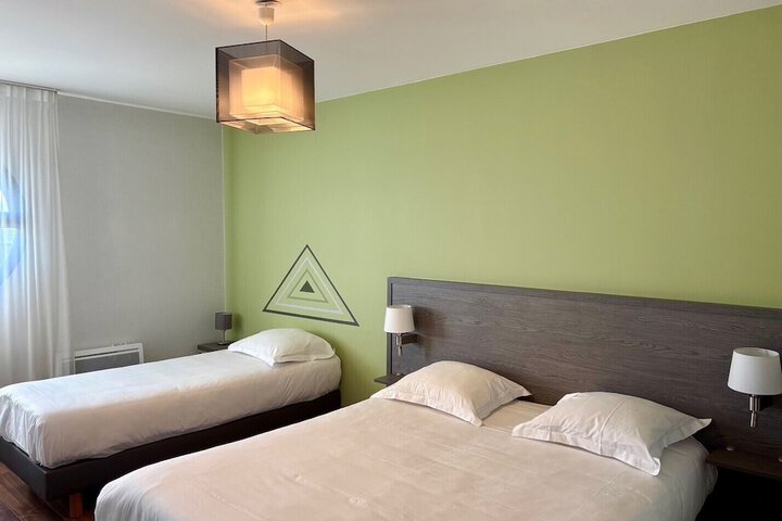 Room 10 of 37