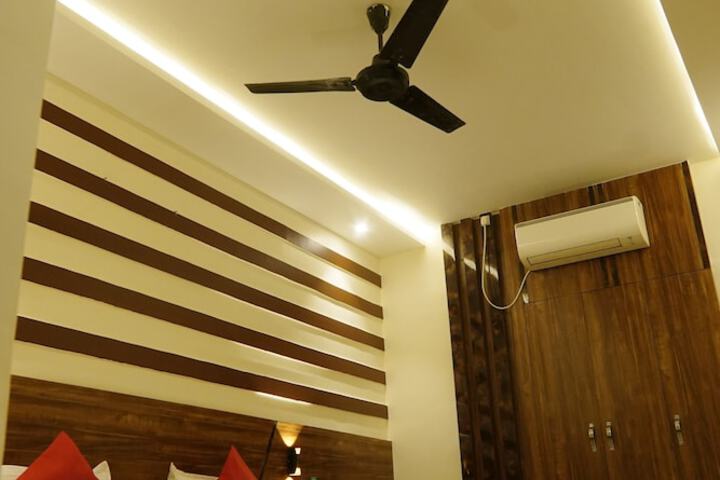 Room 17 of 32