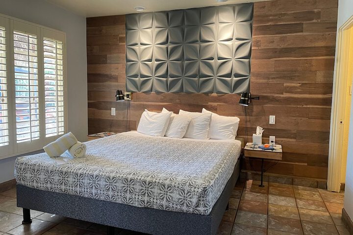 Room 10 of 30