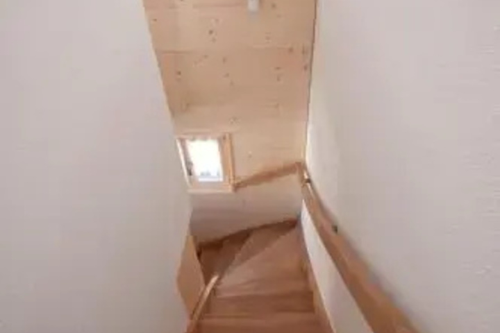 Room 4 of 8