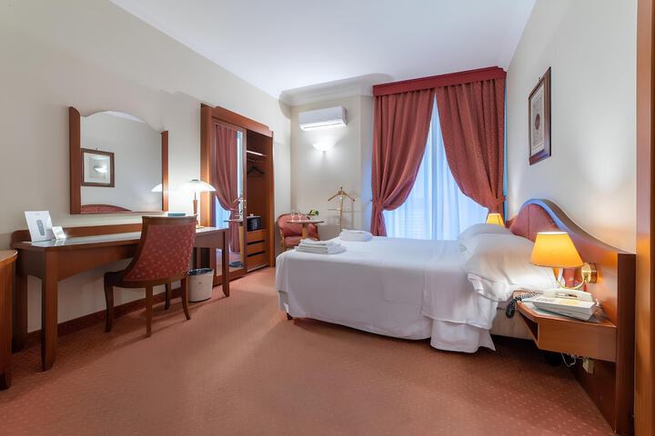 Room 14 of 25