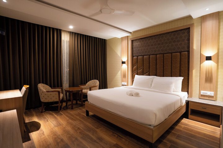 Room 16 of 34