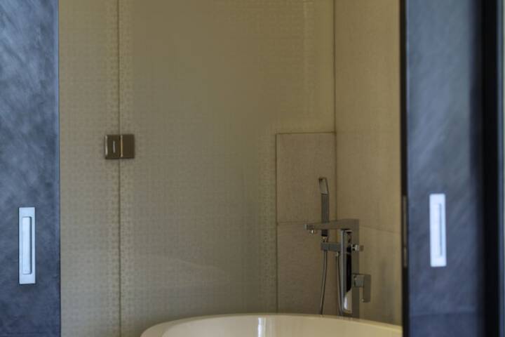 Room 60 of 144