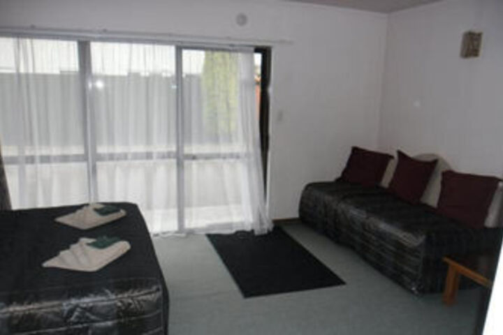 Room 8 of 9