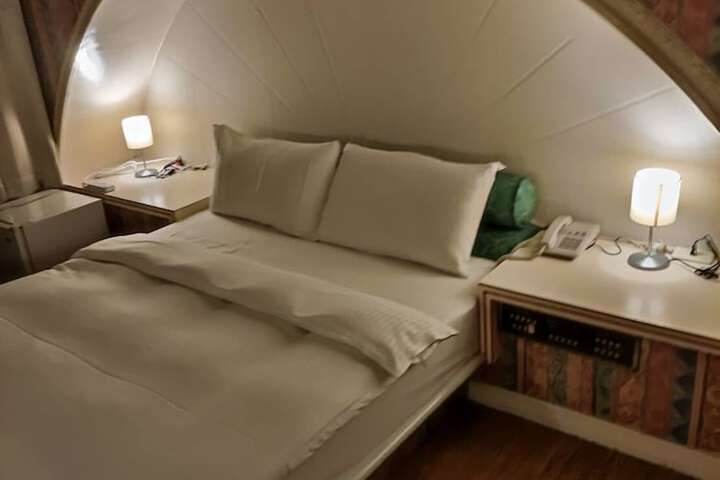 Room 28 of 50
