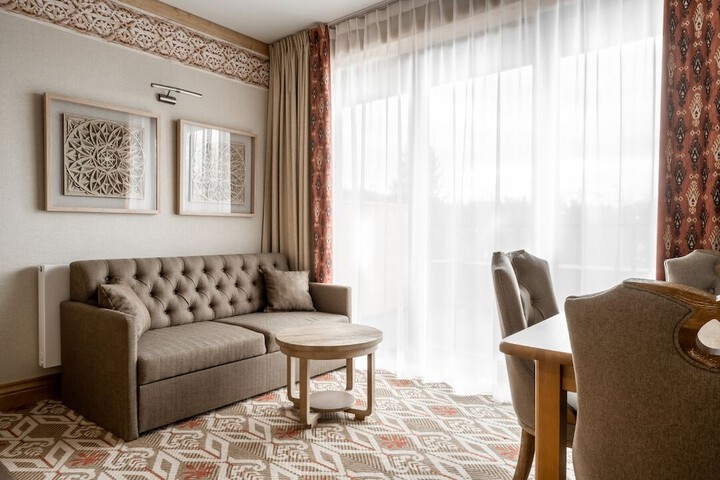 Room 2 of 28
