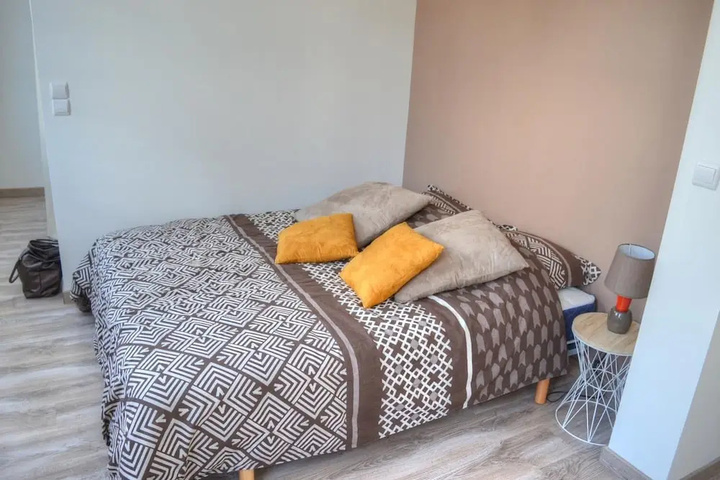 Room 4 of 15