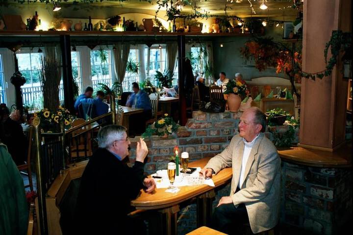 Dining 26 of 35