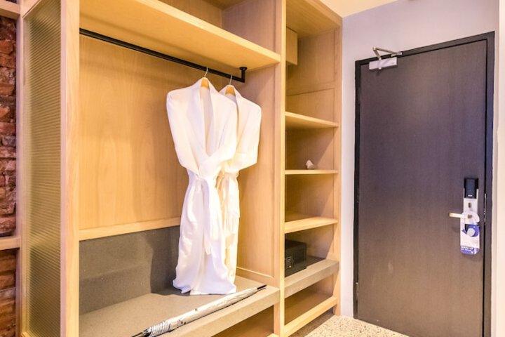 Room 14 of 28