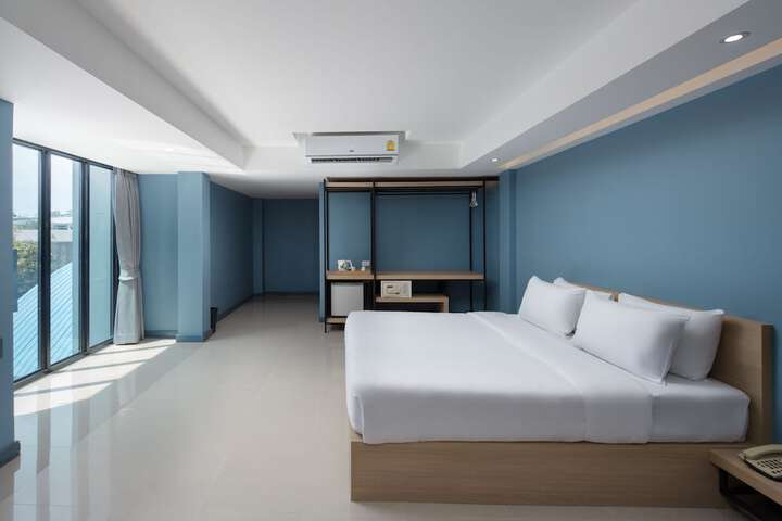 Room 3 of 28