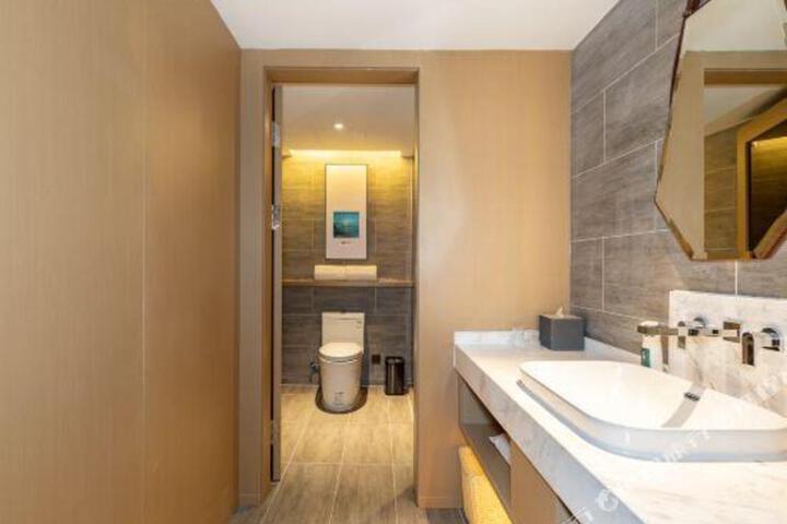 Mercure Zhuhai Lovers Road Beach Swimming Pool