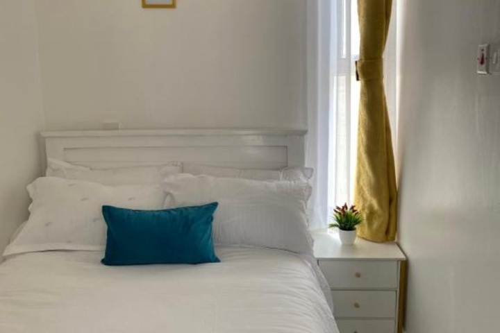 Room 2 of 10