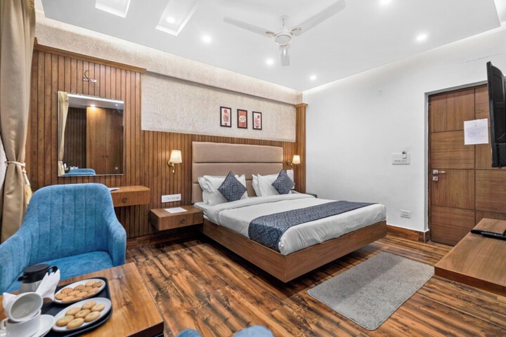 Room 2 of 20