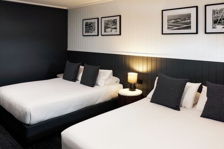 Room 5 of 32