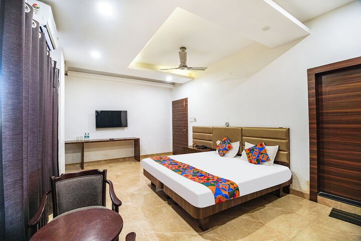Room 14 of 30