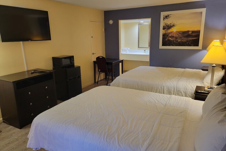 1 King Bed (2 of 5)