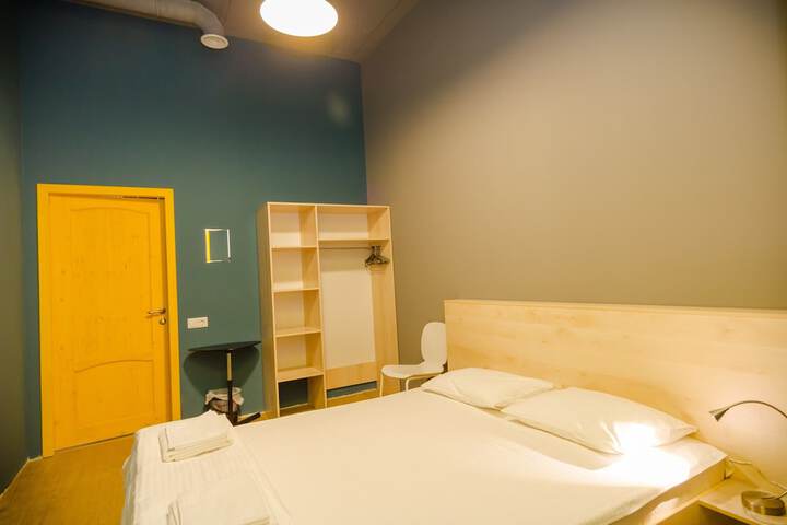 Room 10 of 48