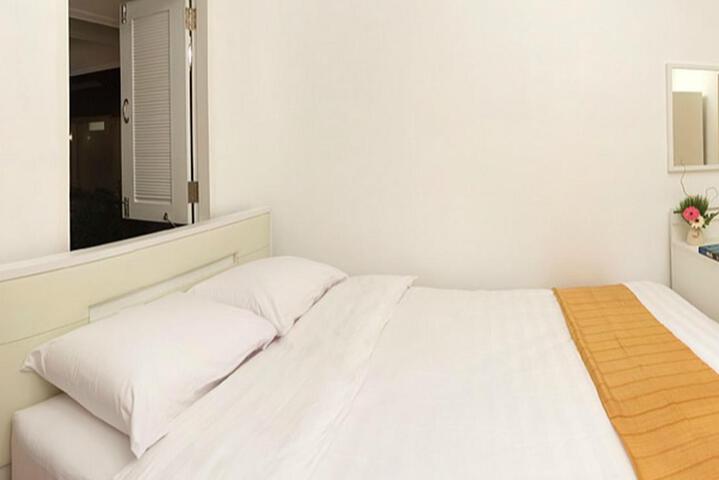 White Chalet Bed & Breakfast
