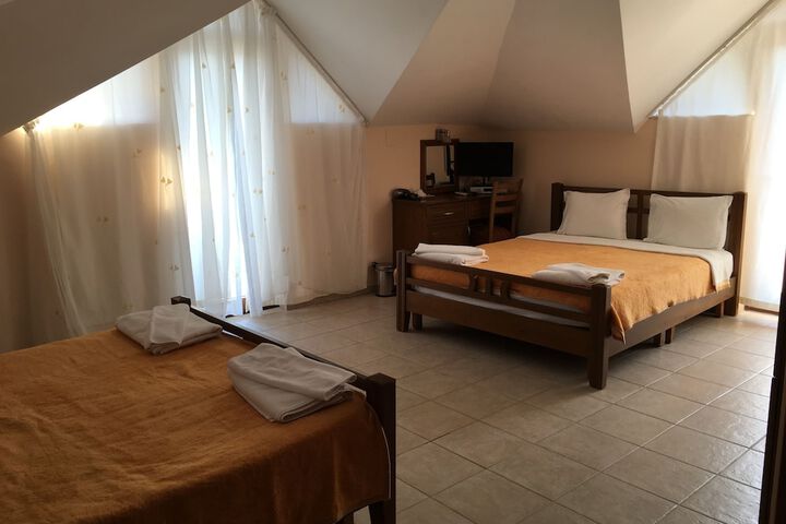 Room 17 of 117