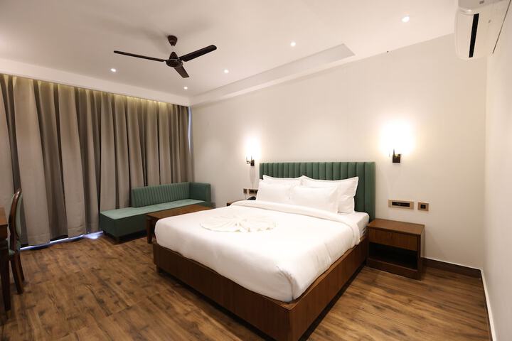 Room 4 of 18