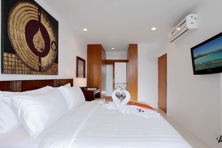 Room 3 of 94