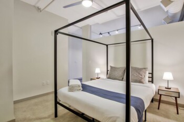 Room 300 of 328