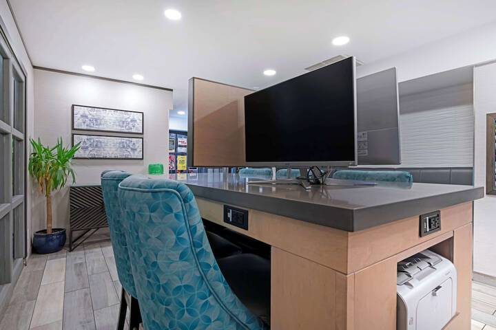 Business Center 55 of 68