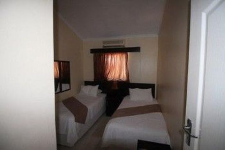 Room 7 of 25