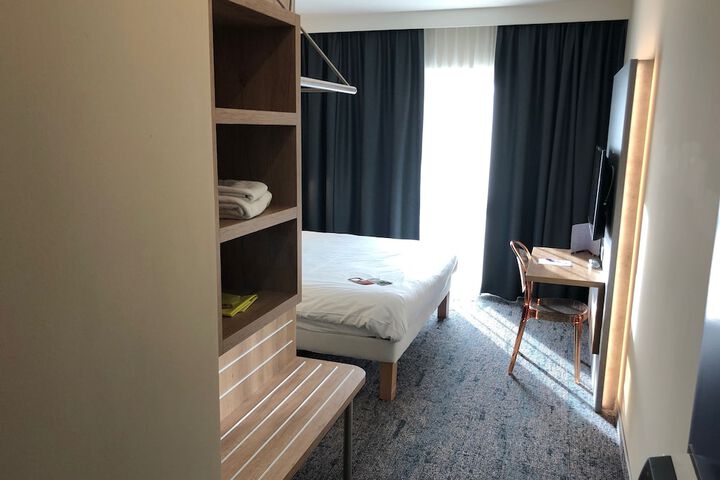 Room 13 of 78
