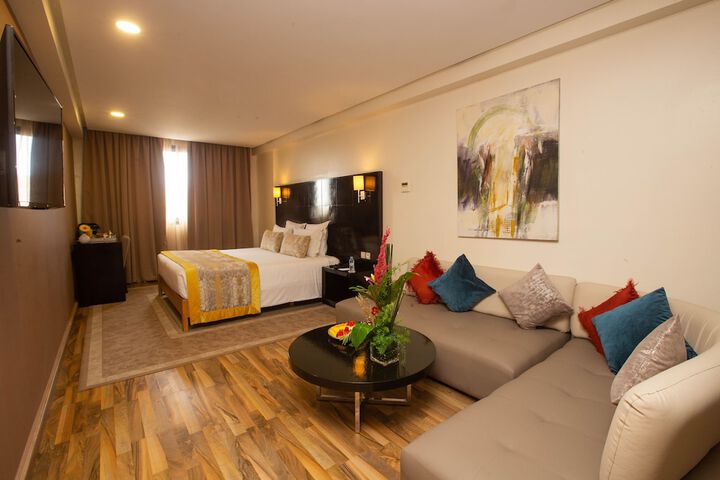 Room 32 of 60