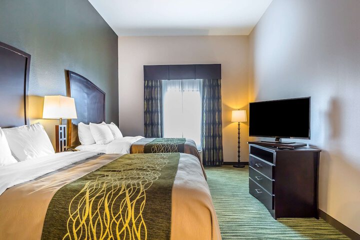 2 Queen Beds Accessible (8 of 16)