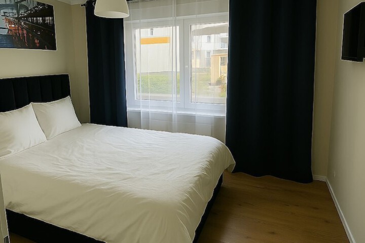Room 4 of 25