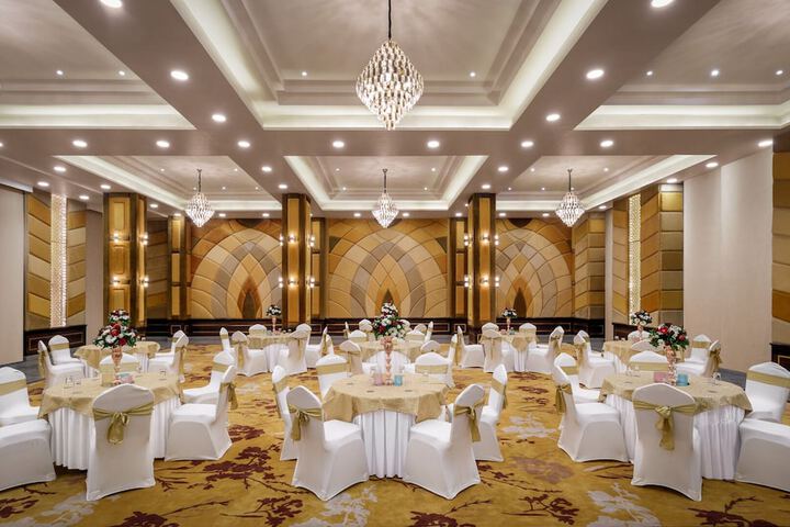 Ballroom/Hall 25 of 33
