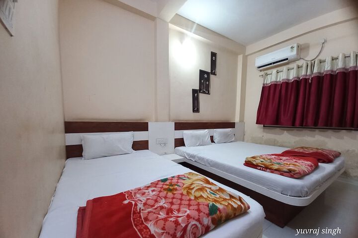 Room 5 of 9