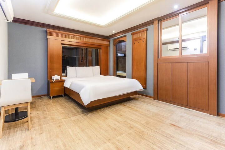 Room 25 of 44