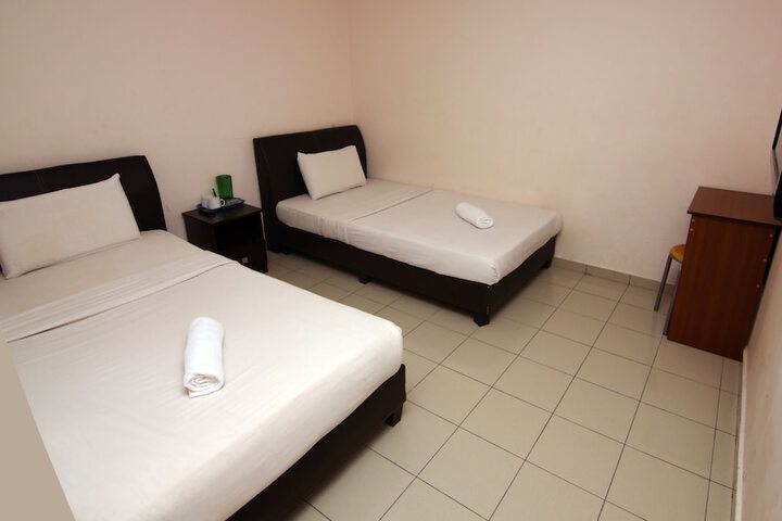Room 12 of 37