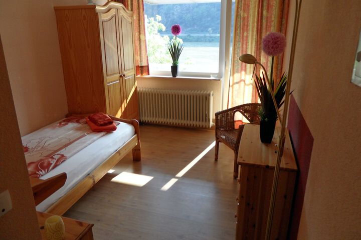 Room 9 of 35