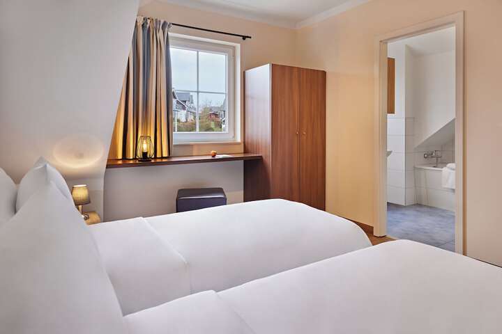 Room 7 of 40