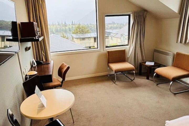 Room 34 of 106