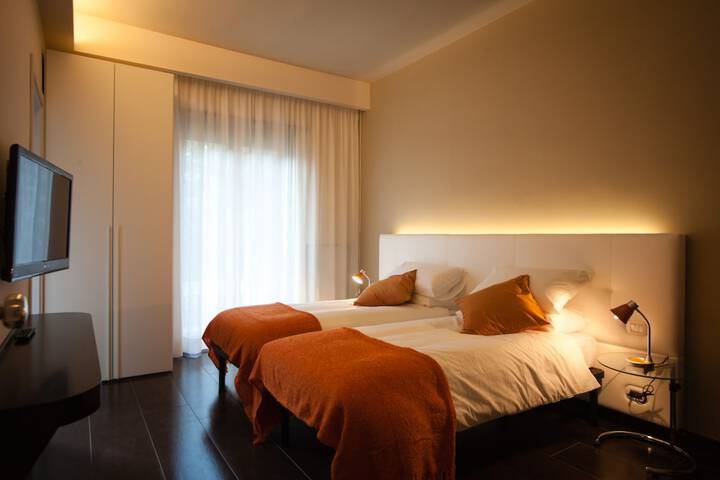 Room 7 of 33
