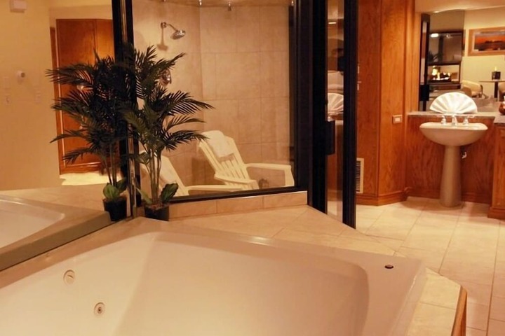 Hot Tub 46 of 63